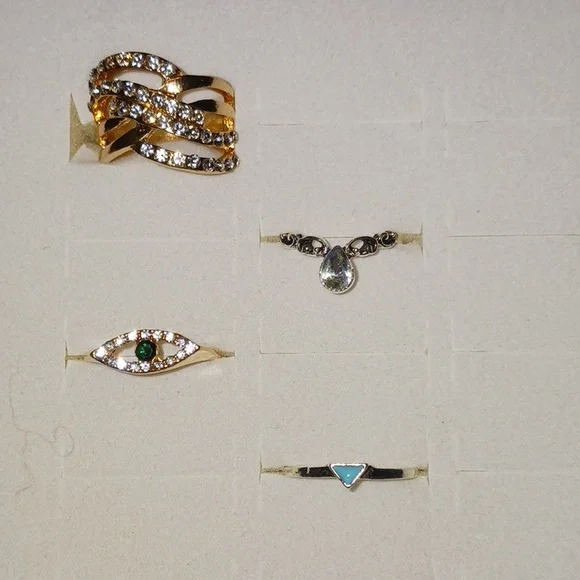 ⭐️Ring #4⭐️ 4.5 Size Rings. NWT. Silver colors, gold colors, faux diamonds. - Picture 3 of 16